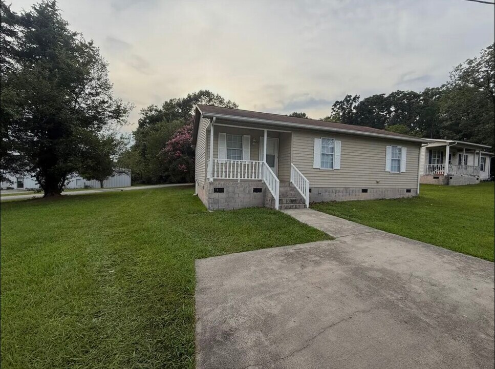 202 Charles St in Thomasville, NC - Building Photo