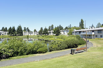 Fountain Lake Townhomes in Auburn, WA - Building Photo - Building Photo