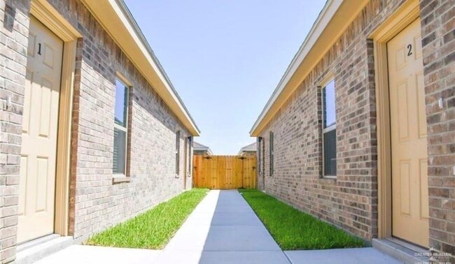 2606 E Eisenhower Ave in Mission, TX - Building Photo - Building Photo