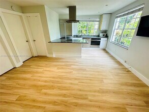 940 7th St in Miami Beach, FL - Building Photo - Building Photo