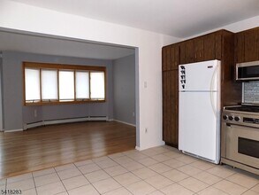 18 Mandeville Ave in Pequannock Township, NJ - Building Photo - Building Photo