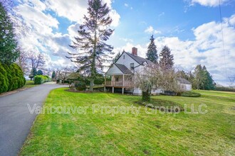 2511 SE 11th Ave in Camas, WA - Foto de edificio - Building Photo