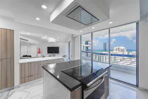 19741 NE 36th Pl in Aventura, FL - Building Photo - Building Photo