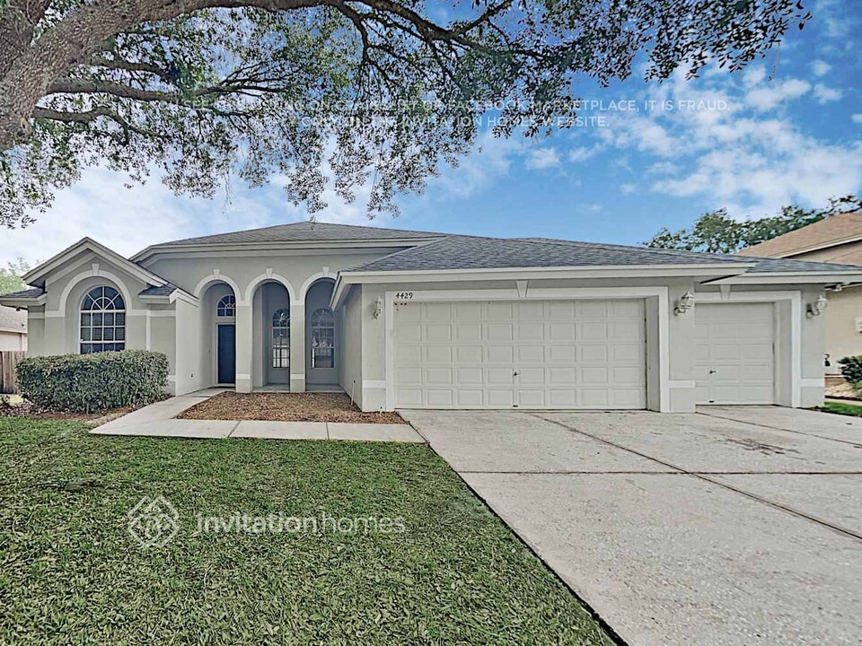 4429 Winding River Dr in Valrico, FL - Building Photo