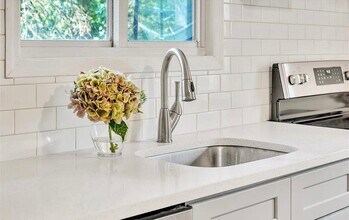 63 1/2 Vandenburgh Ave, Unit 1 in Troy, NY - Building Photo - Building Photo