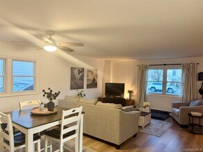 542 E Pine St in Long Beach, NY - Foto de edificio - Building Photo