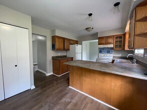 1200 Woodview Dr in Portage, MI - Building Photo - Building Photo