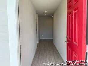 10234 Robbins Crk in San Antonio, TX - Building Photo - Building Photo
