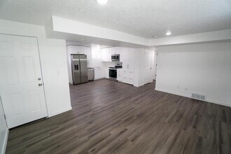 4658 Thayn Dr in West Valley City, UT - Building Photo - Building Photo