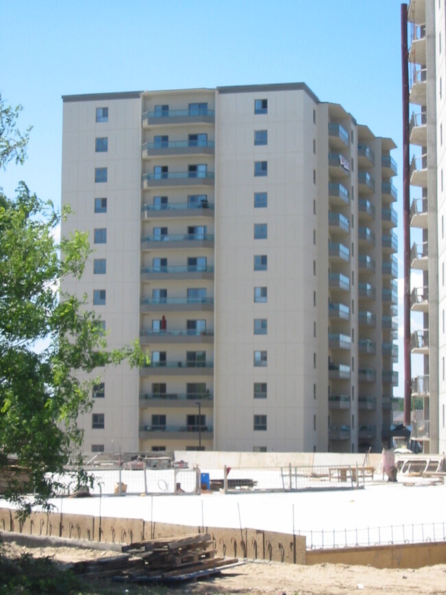 Beaverbrook Towers II in London, ON - Building Photo - Building Photo