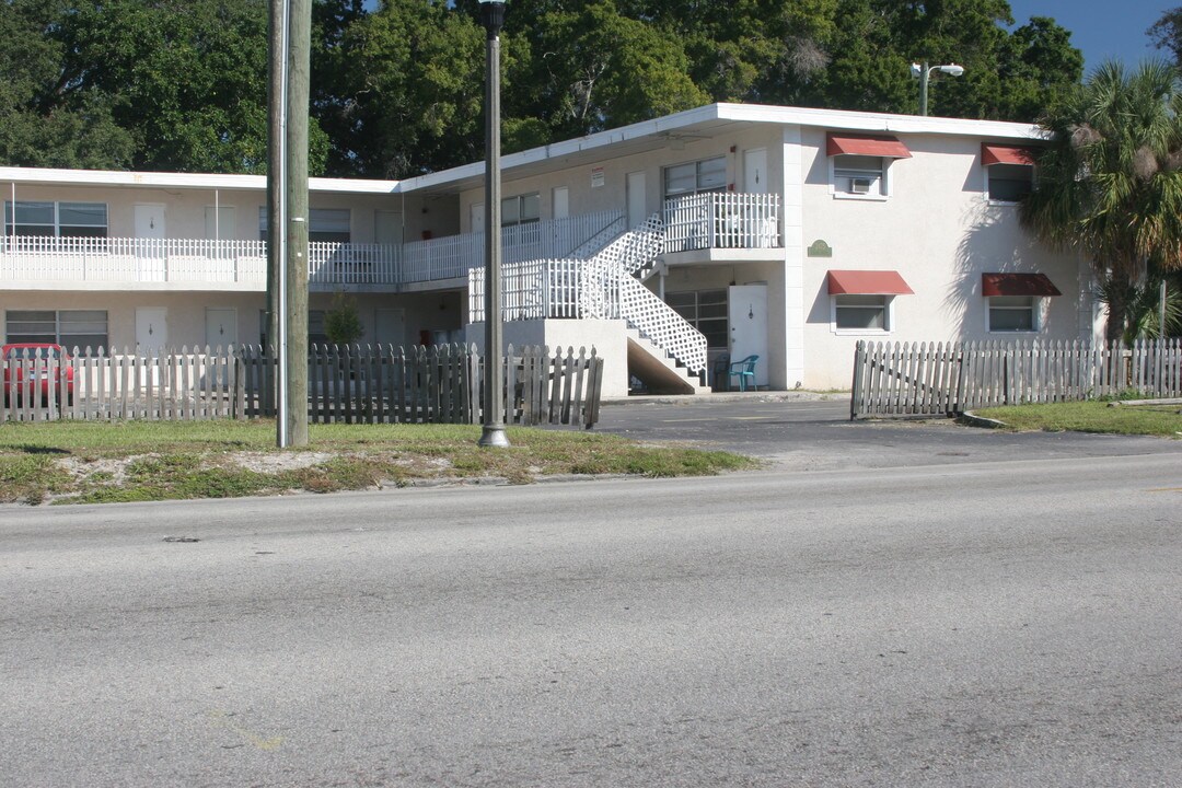 Perkins Garden Apartments in St. Petersburg, FL - Foto de edificio