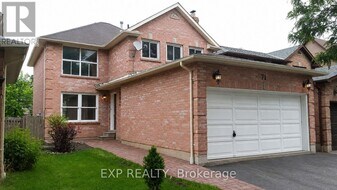 71 Daniels Crescent in Ajax, ON - Building Photo