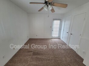 1424 Deerpond Ln in Virginia Beach, VA - Building Photo - Building Photo