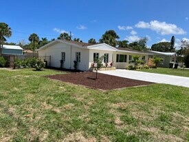 701 E Madison Ave in Stuart, FL - Building Photo