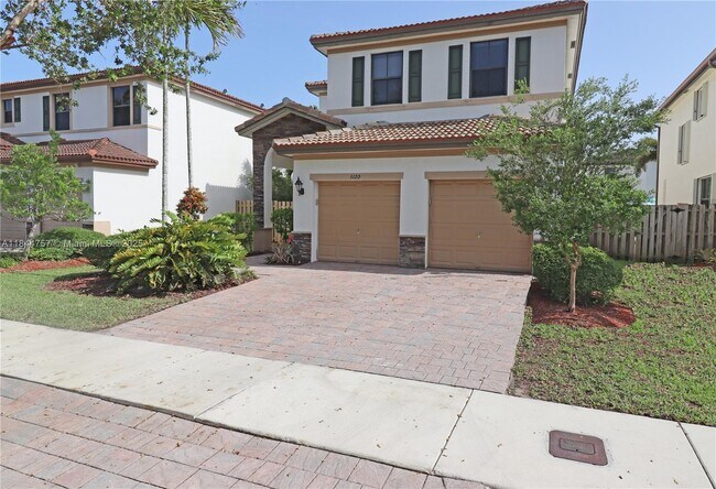 9120 SW 227th Terrace in Cutler Bay, FL - Foto de edificio - Building Photo