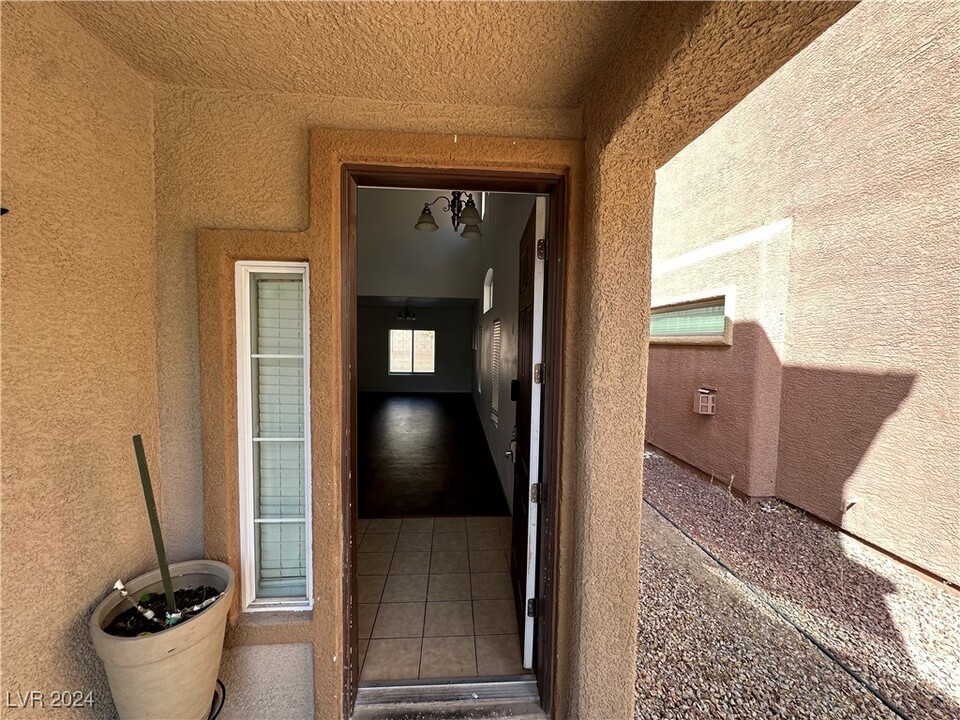 5037 Teal Petals St in North Las Vegas, NV - Building Photo