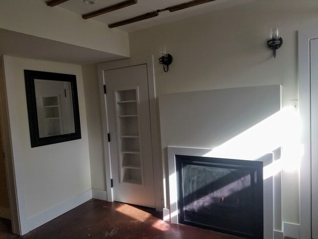 7432 Piney Branch Rd, Unit apartment B in Takoma Park, MD - Foto de edificio - Building Photo