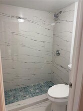 7170 Fairway Dr in Miami Lakes, FL - Foto de edificio - Building Photo