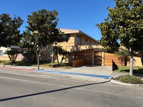 12 Townhouse Units Near Downtown Fullerton in Fullerton, CA - Building Photo - Primary Photo