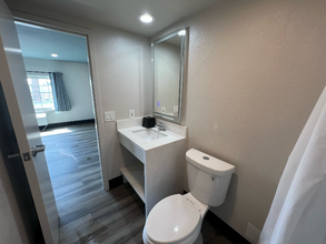 3570 Pio Pico Dr in Carlsbad, CA - Foto de edificio - Building Photo