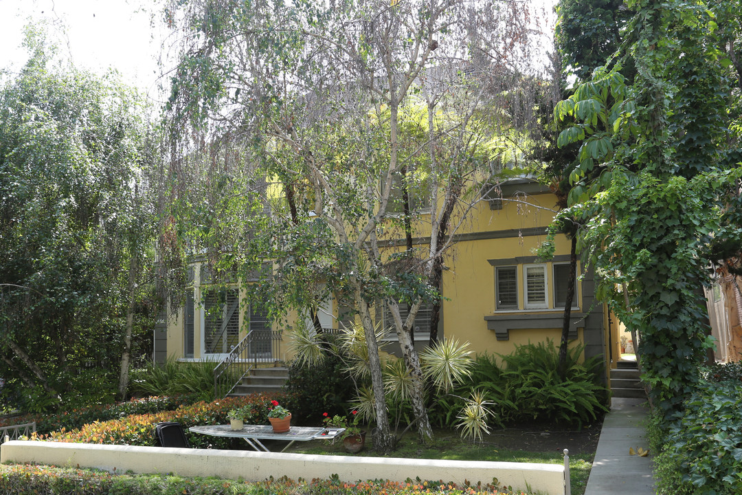 451 N Oakhurst Dr in Beverly Hills, CA - Building Photo