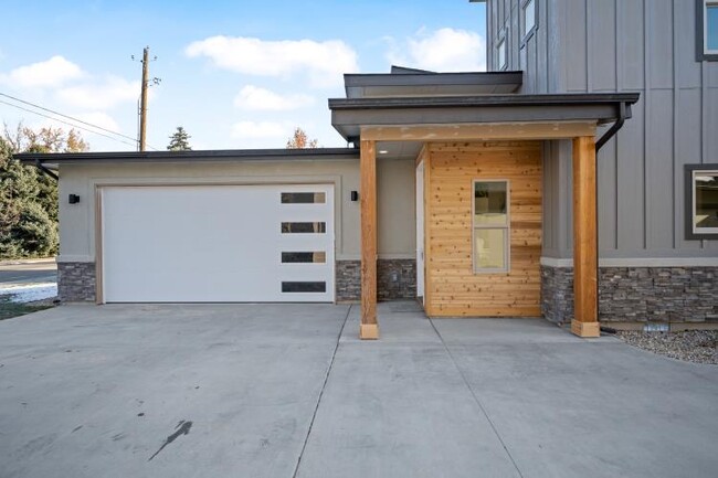 5801 Castle Dr in Boise, ID - Building Photo - Building Photo
