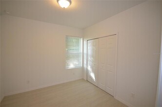 3303 Armstrong Ct in Ft. Myers, FL - Foto de edificio - Building Photo