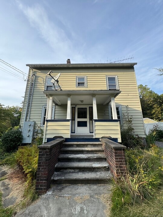 504 Prospect St in Naugatuck, CT - Foto de edificio