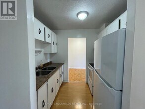 1-301 Kingston Rd in Toronto, ON - Building Photo - Building Photo