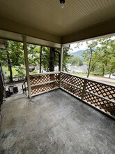 5025 Sunnyside Ave, Unit Upstairs in Chattanooga, TN - Foto de edificio - Building Photo