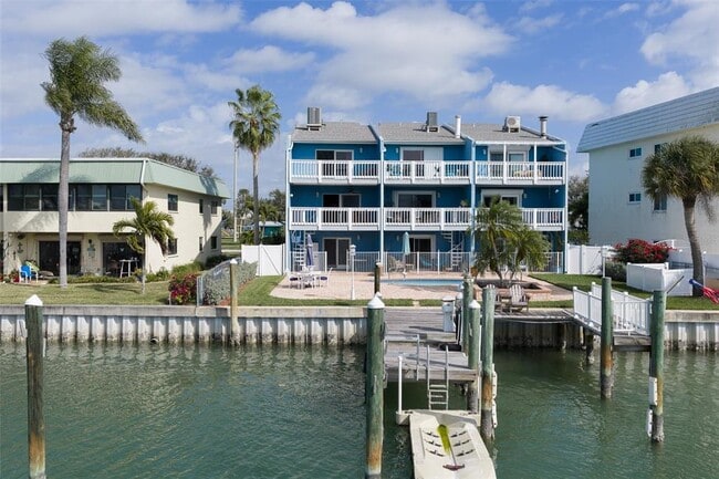 11820 Capri Cir S in Treasure Island, FL - Building Photo - Building Photo