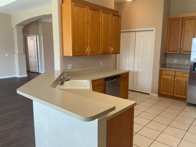 9713 Wydella St in Riverview, FL - Foto de edificio - Building Photo