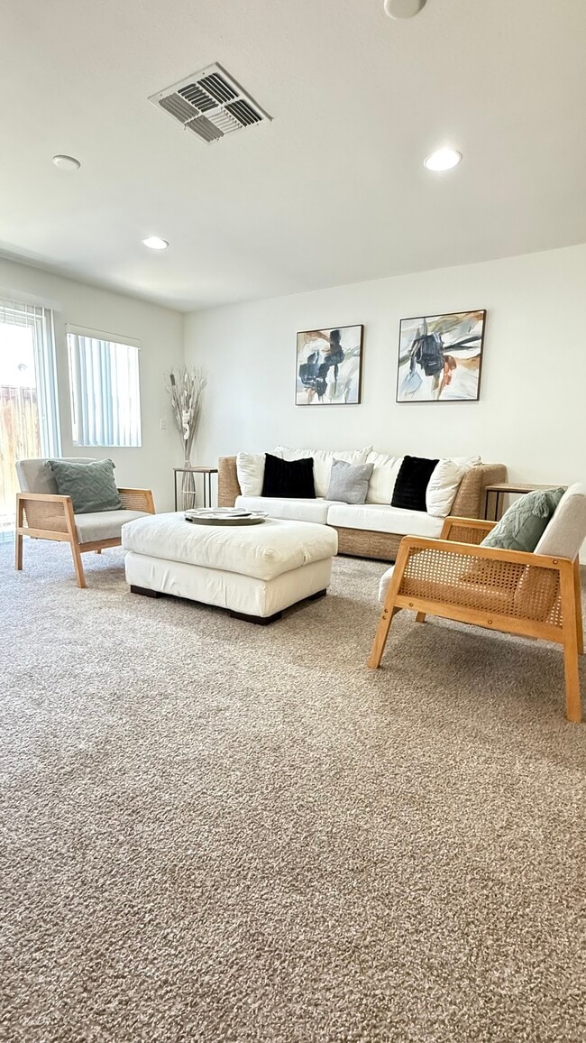 241 Santa Rosa Dr in Imperial, CA - Building Photo - Building Photo