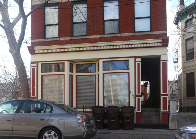 411 Clark St in Cincinnati, OH - Foto de edificio - Building Photo