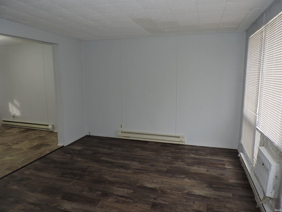 125 W Orange St in Cromwell, IN - Building Photo