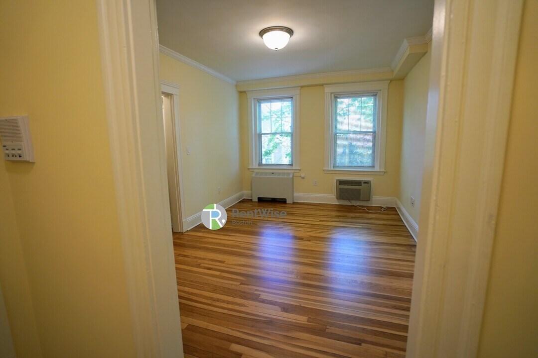 22 Chauncy St, Unit 10 in Cambridge, MA - Building Photo
