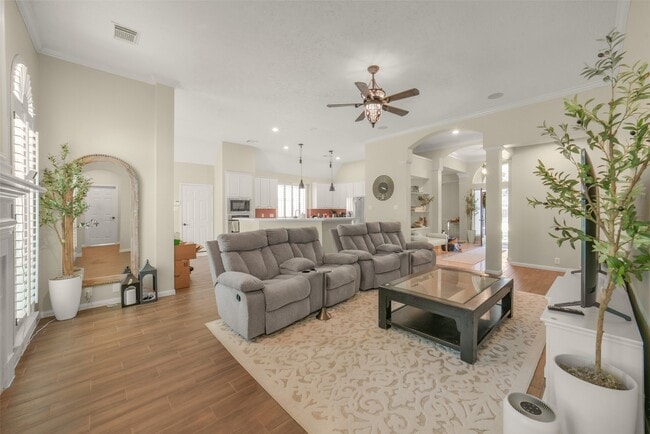 property at 1122 Wellshire Dr