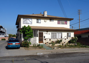 11413 Menlo Ave in Hawthorne, CA - Building Photo - Building Photo