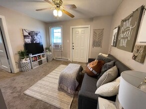 132 Myra Barnes Ave, Unit A in Pikeville, KY - Foto de edificio - Building Photo