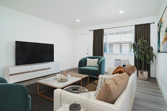 Winnetka Gardens Apartments in Winnetka, CA - Foto de edificio - Building Photo