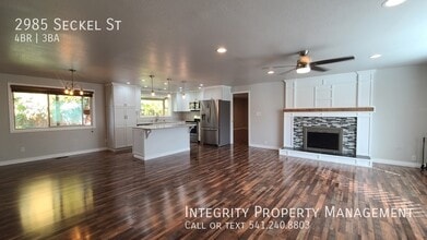 2985 Seckel St in Medford, OR - Building Photo - Building Photo
