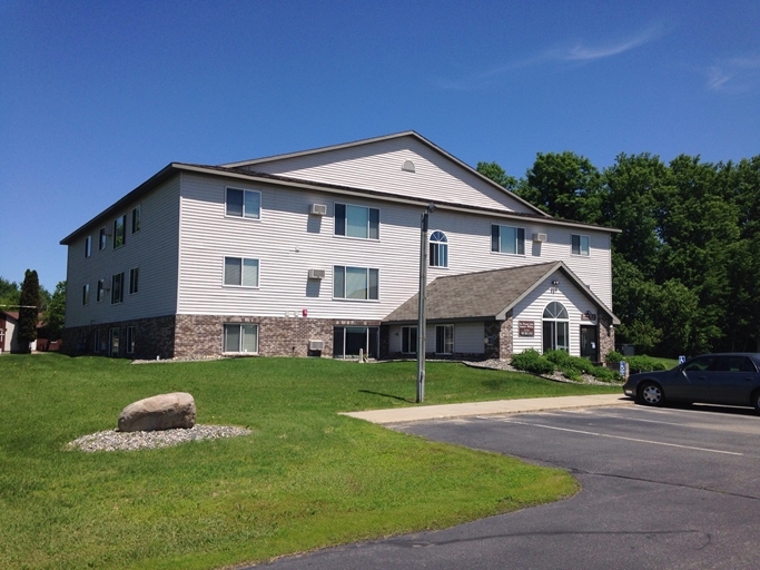 Edgewood Apartments in Cohasset, MN - Building Photo