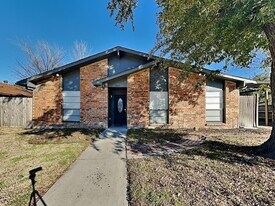 8825 Miami Dr in Rowlett, TX - Building Photo