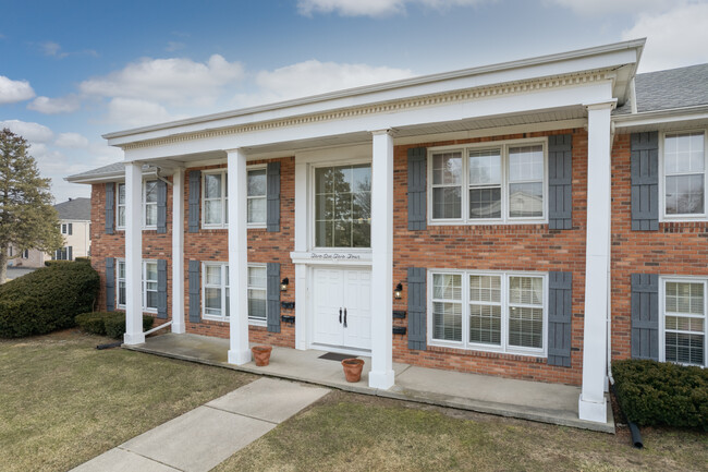 2624 Valley Brook Dr in Toledo, OH - Foto de edificio - Building Photo