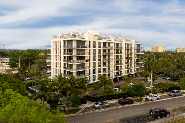 The Highlands in North Miami Beach, FL - Building Photo - Building Photo