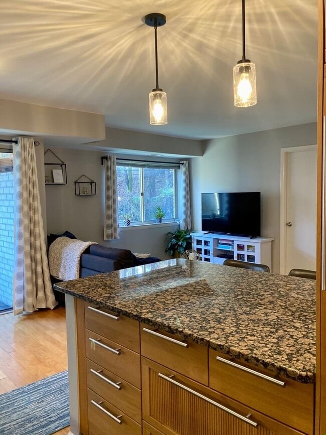 12209 Braxfield Ct, Unit #7 in North Bethesda, MD - Building Photo - Building Photo