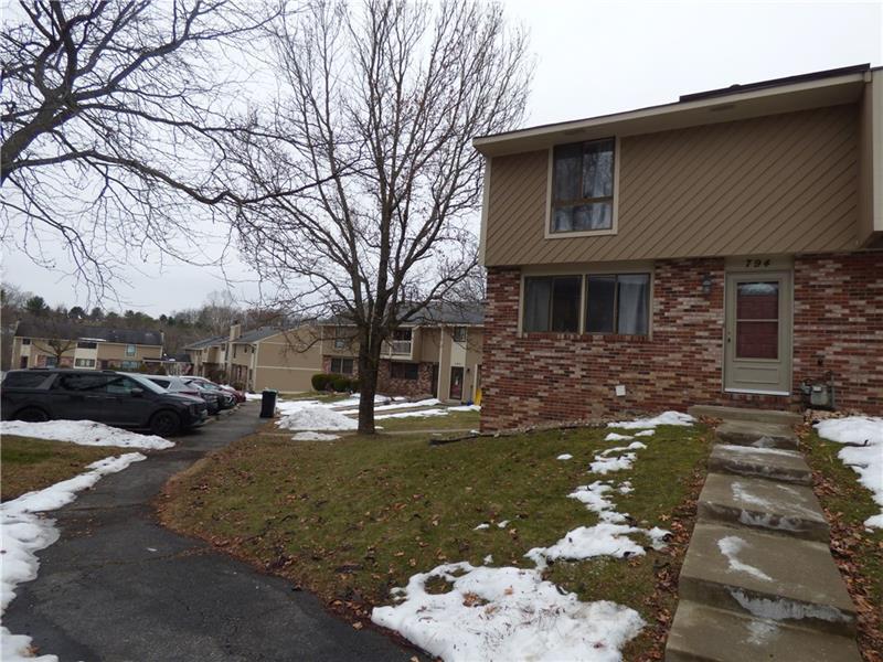 794 Wheatland Cir in Bridgeville, PA - Building Photo