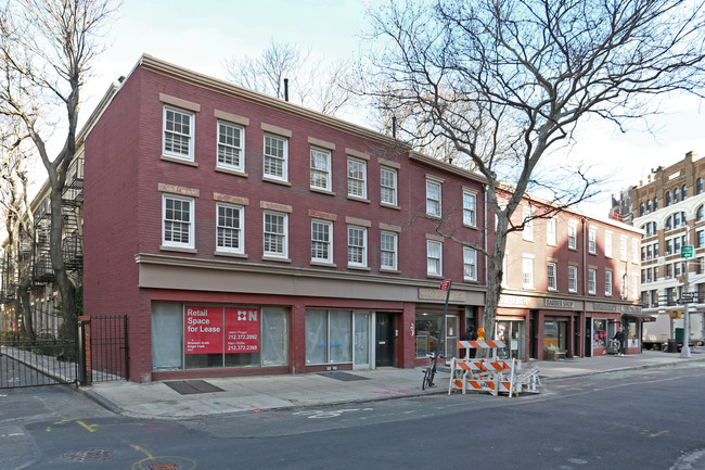 445-449 Avenue of the Americas in New York, NY - Building Photo - Building Photo