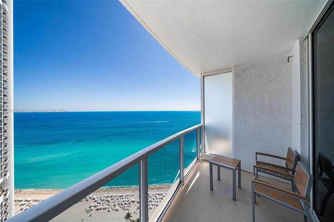 18001 Collins Ave in Sunny Isles Beach, FL - Building Photo - Building Photo