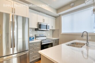 10060-10046 46 St NE in Calgary, AB - Building Photo - Building Photo